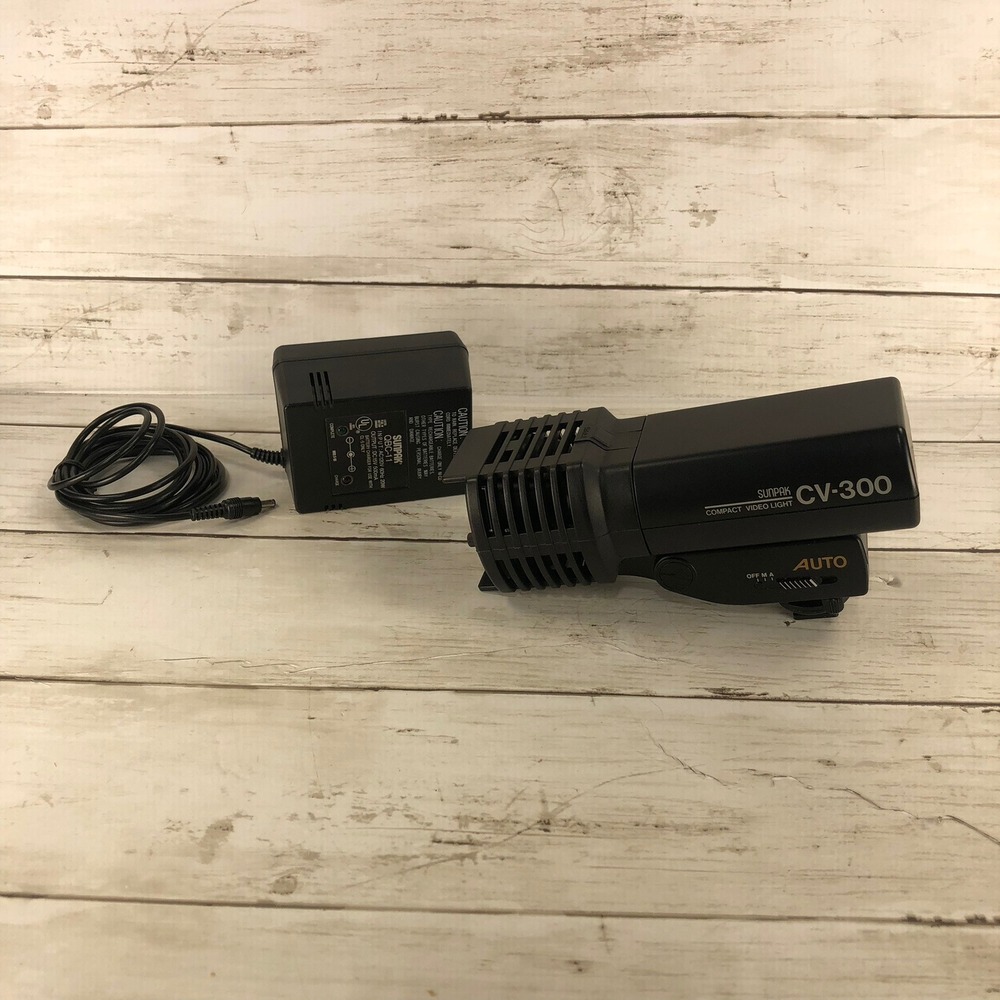 Sunpak CV-300 Compact Video Light with AC Adapter Charger OBC-1 Black Camcorder